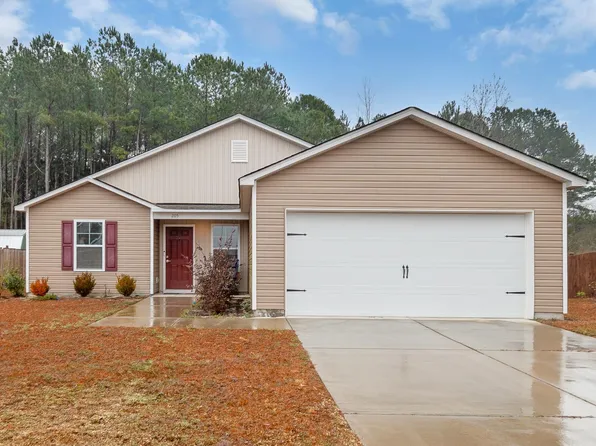 205 Carriagebrook Cir, Camden, SC 29020