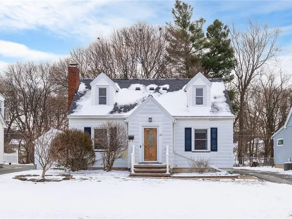 133 Stonecliff Dr, Rochester, NY 14616