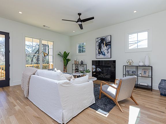 5th image of 1099 Palafox Dr