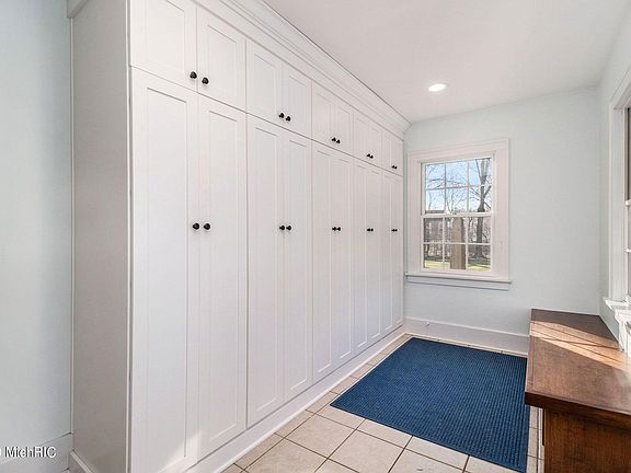 3rd image of 515 N Kalamazoo Ave