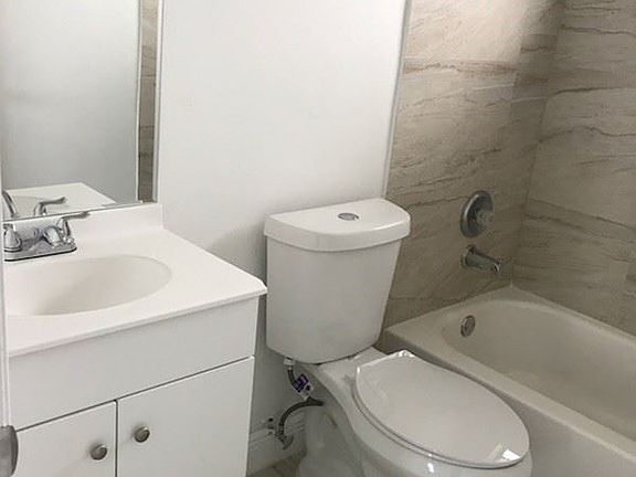 4th image of 1565 W 41st St APT 01