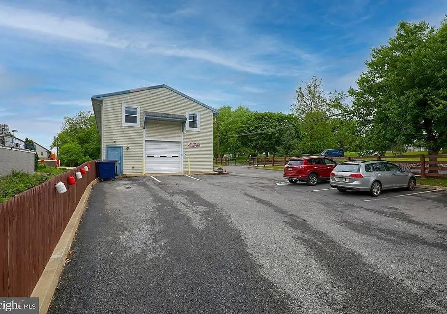1500 Wilson Avenue — Photo 2