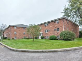 89 Pleasant St APT C3, Medfield, MA 02052