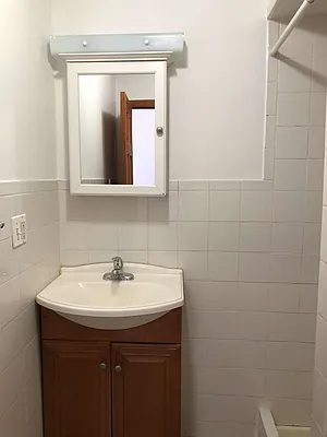 Rented by Metroline Realty | media 26