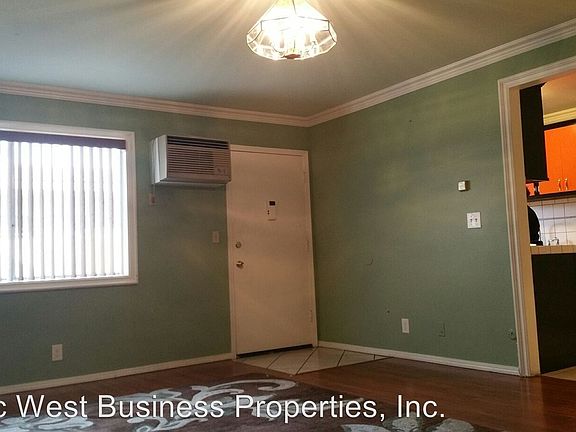 3rd image of 6561 Woodman Ave APT 11