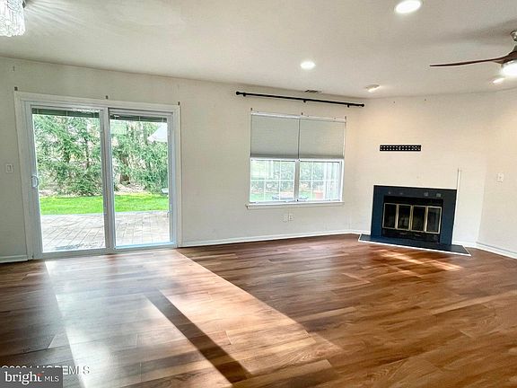 4th image of 21 Evergreen Dr