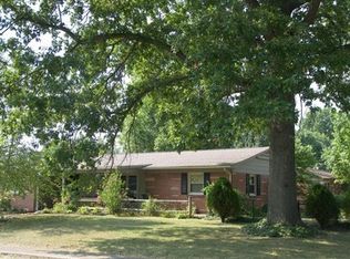 600 E Hemingway Dr, Marion, IL 62959