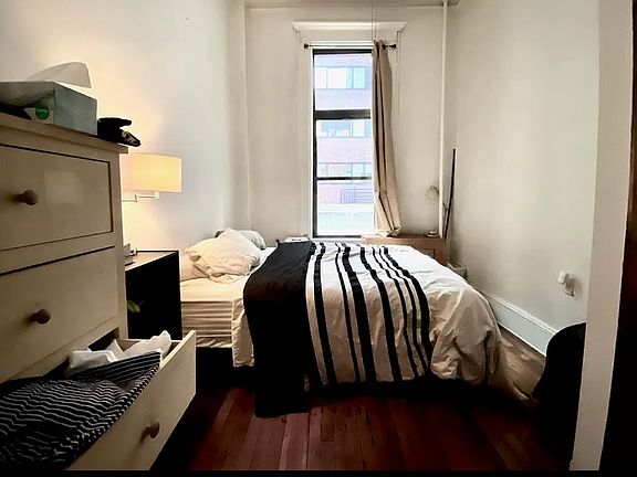 4th image of 70 W 68th St APT 1R