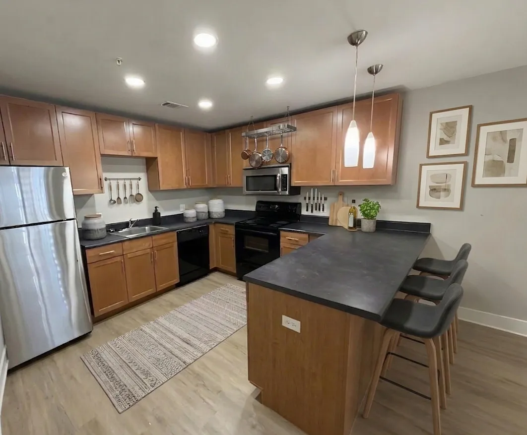 2 bed, 1.5 bath, 992 sqft, $1,845 — Photo 3