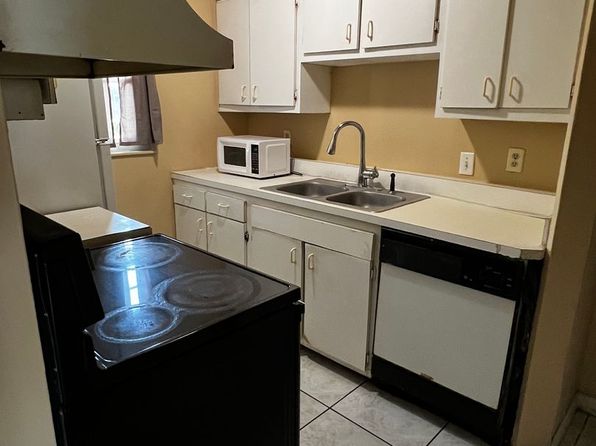 827 Sky Lake Cir APT A