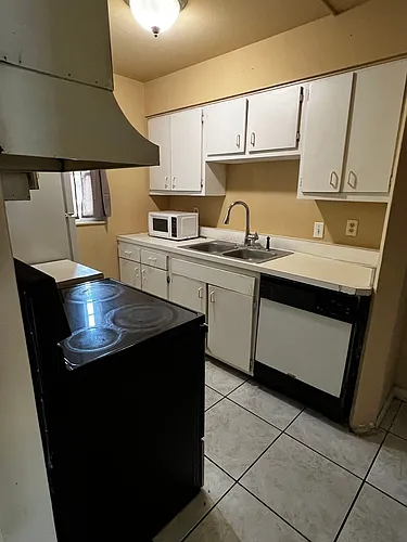 827 Sky Lake Cir #A Photo 1