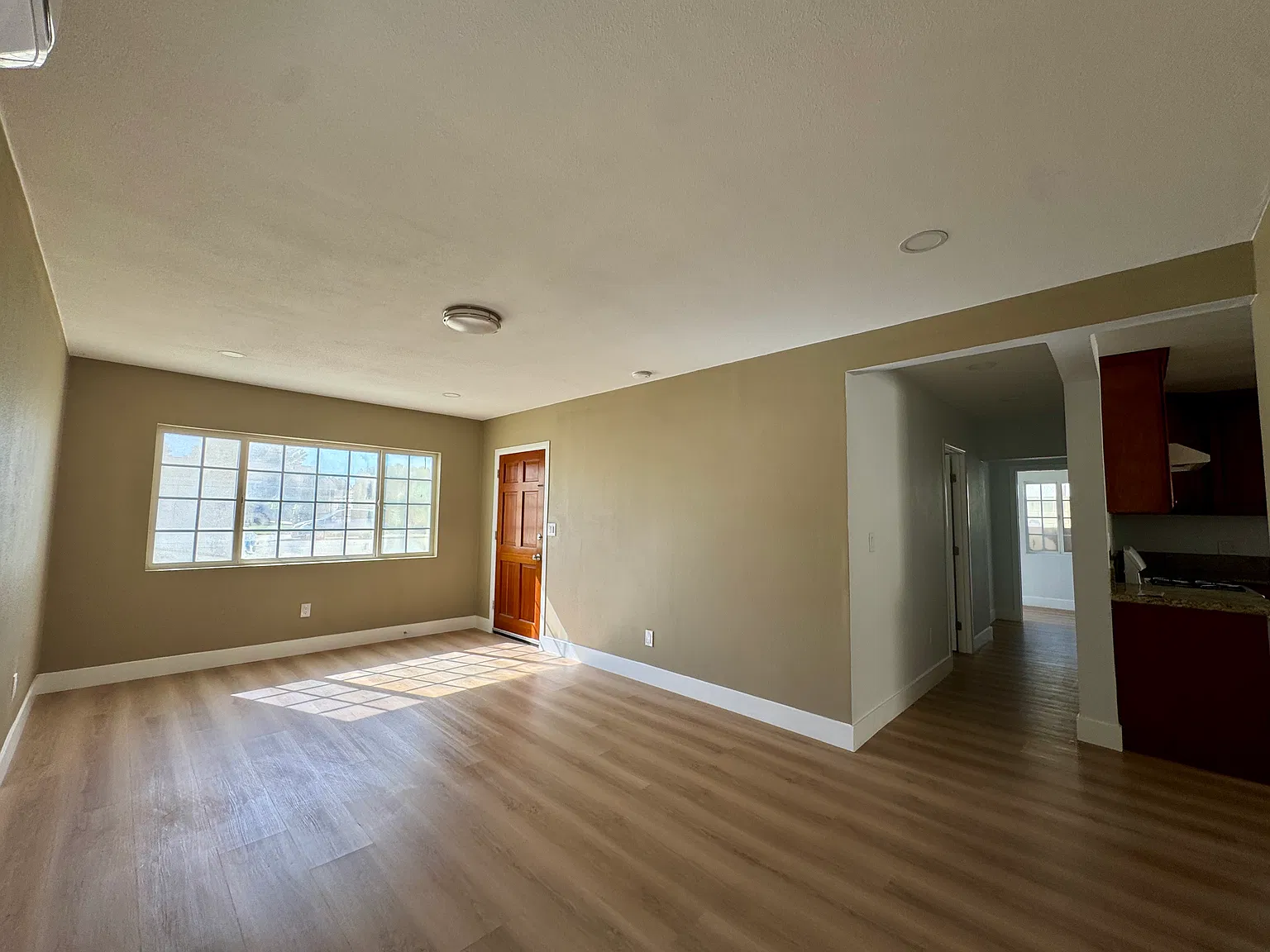 4 bed, 1300 sqft, $4,400 — Photo 4