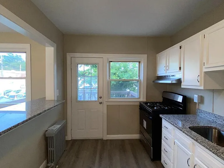 41 N Kossuth St — Photo 10