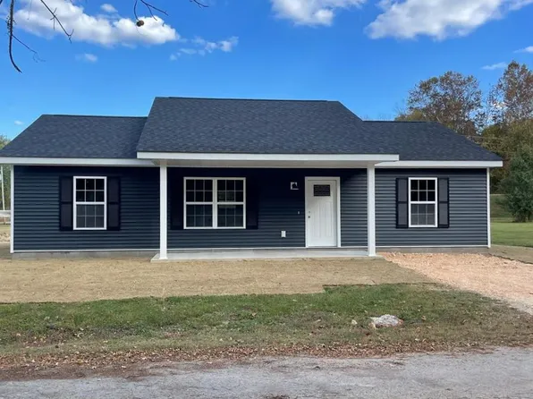 110 Water St, Big Sandy, TN 38221