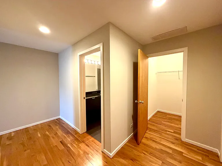 2157 N Damen Ave #305 — Photo 21