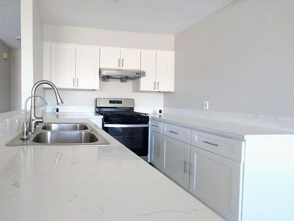 3rd image of 402 S Orange Ave APT C