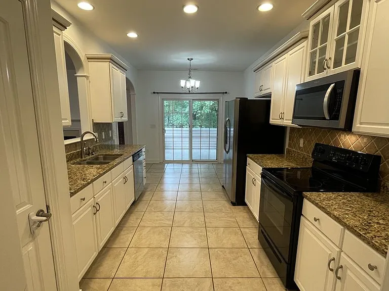 603 Salem Ct — Photo 6