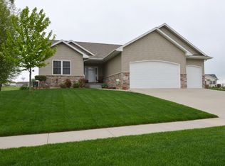 437 Chamber Dr, Anamosa, IA 52205