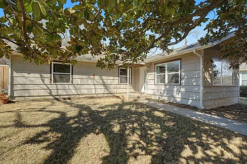 422 N Pecan St Photo 1