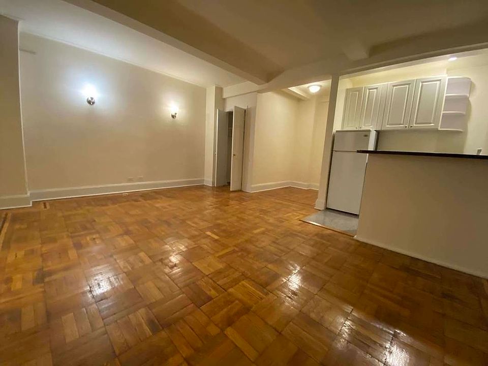 2nd image of 225 E 79th St #3C1