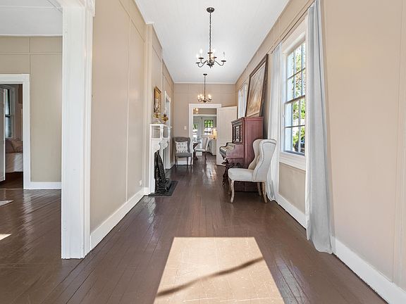 4th image of 251 Seal Ave