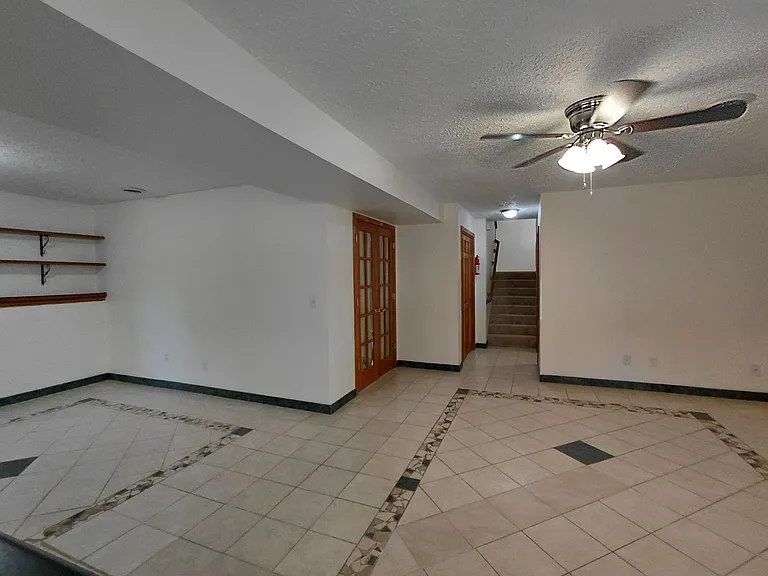 109 Vaughan Ct — Photo 15