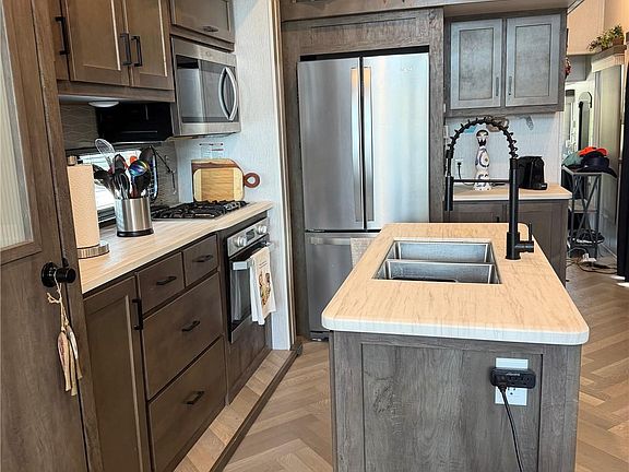5th image of 325 Calusa St #345