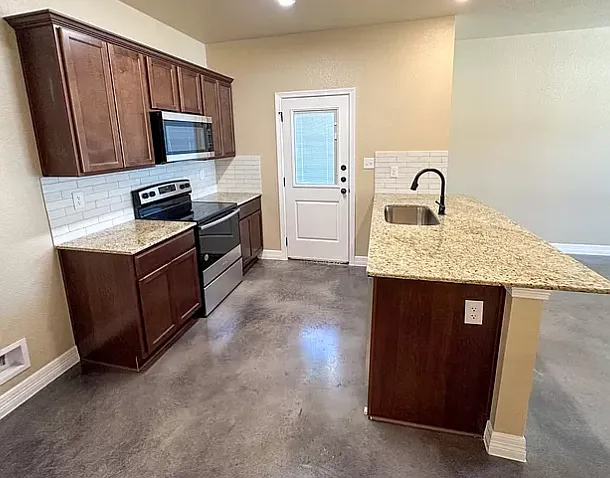 3 bed, 1332 sqft, $1,350 — Photo 3