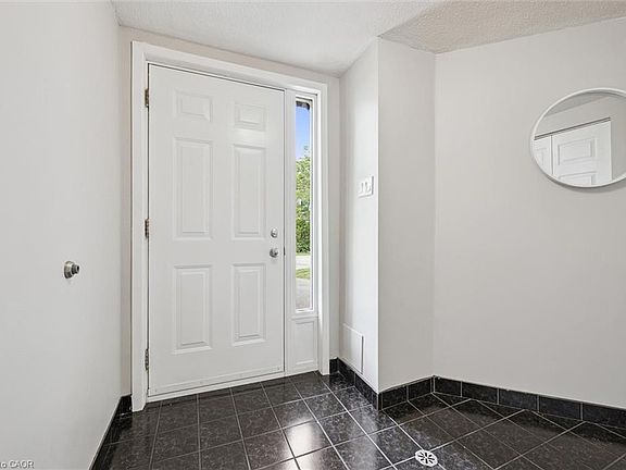 4th image of 60 Elmsdale Dr #25