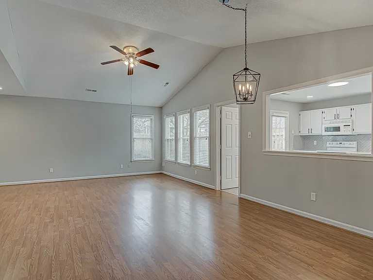 5022 Heathridge Ter — Photo 3