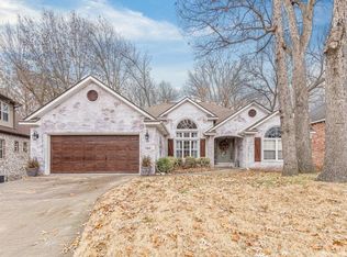 1104 Briarwood Ln, Bentonville, AR 72712