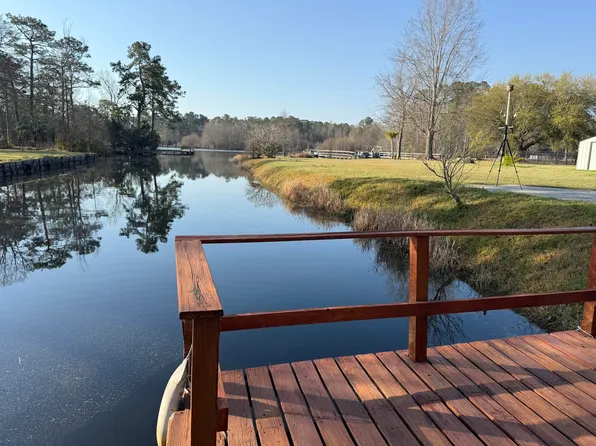 305 Lake Moultrie Dr, Bonneau, SC 29431