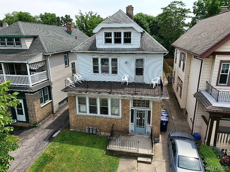 1st image of 560 Linden Ave