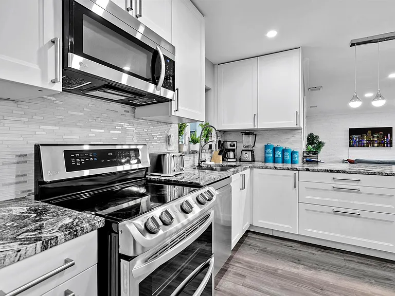 6860 Tyler St — Photo 7
