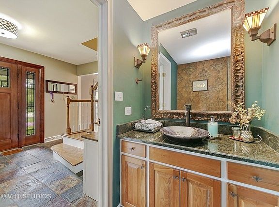 4th image of 1595 Whitman Ln