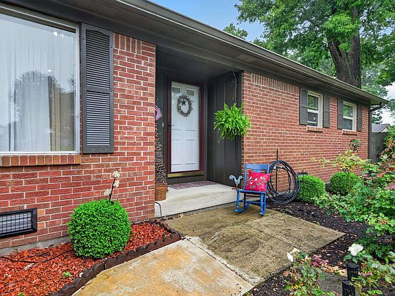 2nd image of 2023 W Maplewood Dr