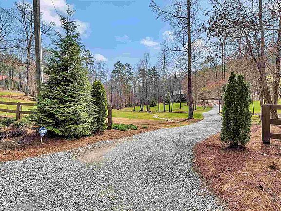 3rd image of 1078 Sweetwater Dr