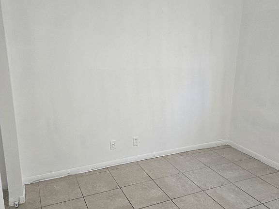 2nd image of 101 NE 41st St APT A10