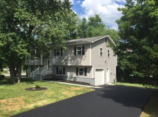 102 Glendale Dr, New Windsor, NY 12553