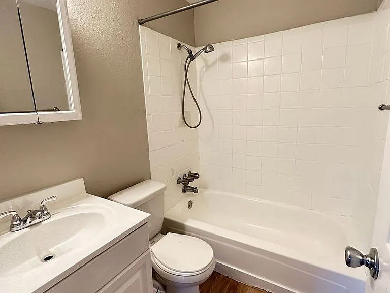 1400 W Mississippi Ave — Photo 13