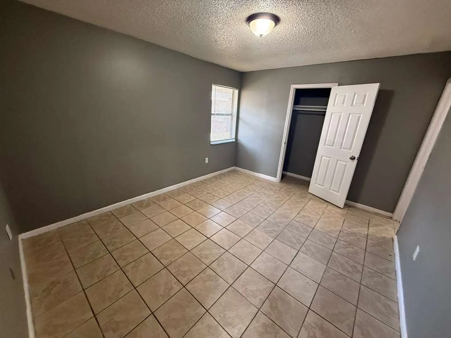 2570-2572 Chestnut Woods Dr — Photo 3