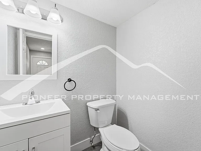 1827 Quail St #10 — Photo 12
