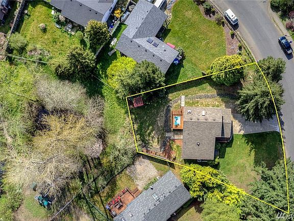 3rd image of 2802 28th Ave SE