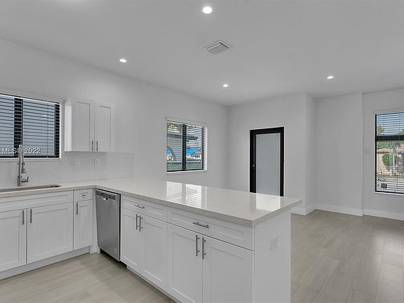 4th image of 4817 E 9th Ln #4817