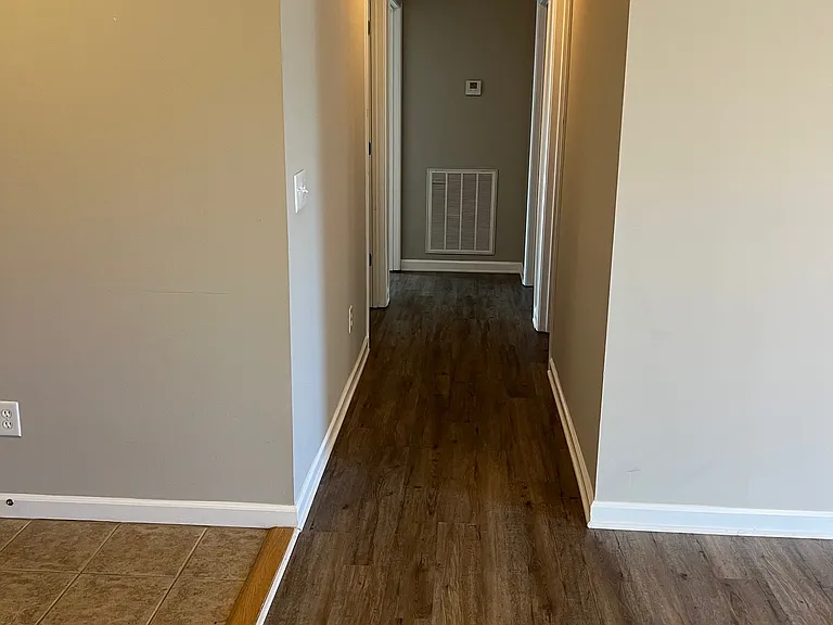 1037 Creekview Dr — Photo 5