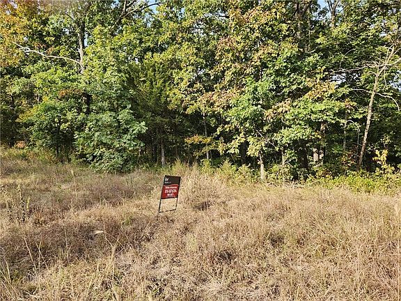 4th image of Hiawatha Dr