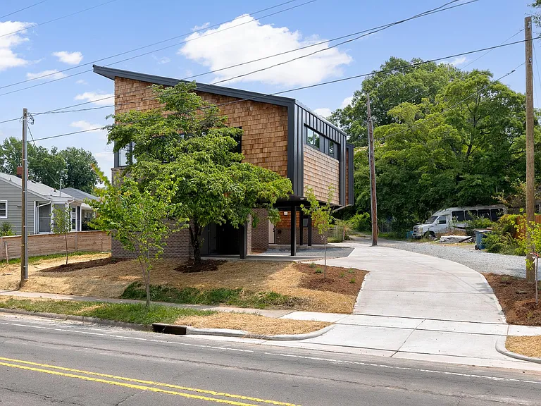 926A Washington St — Photo 3