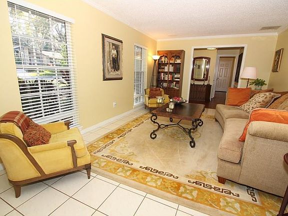 4th image of 104 Valley Ct