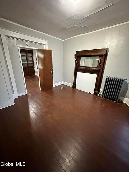 2nd image of 186 2nd Avenue