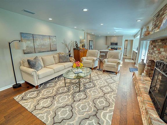 4th image of 601 Poinciana Ct